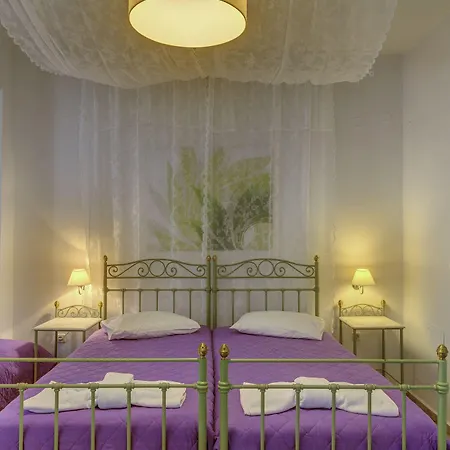 Ethrion Konukevi Ermoupoli