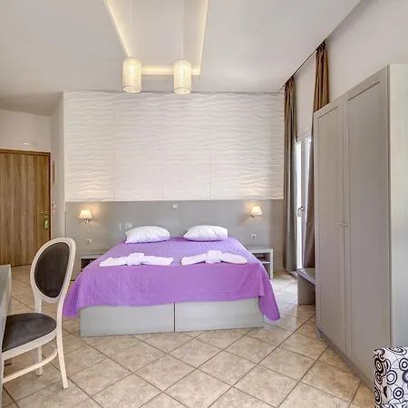 Ethrion Konukevi Ermoupoli