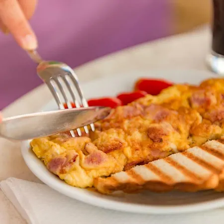 Ethrion Konukevi Ermoupoli